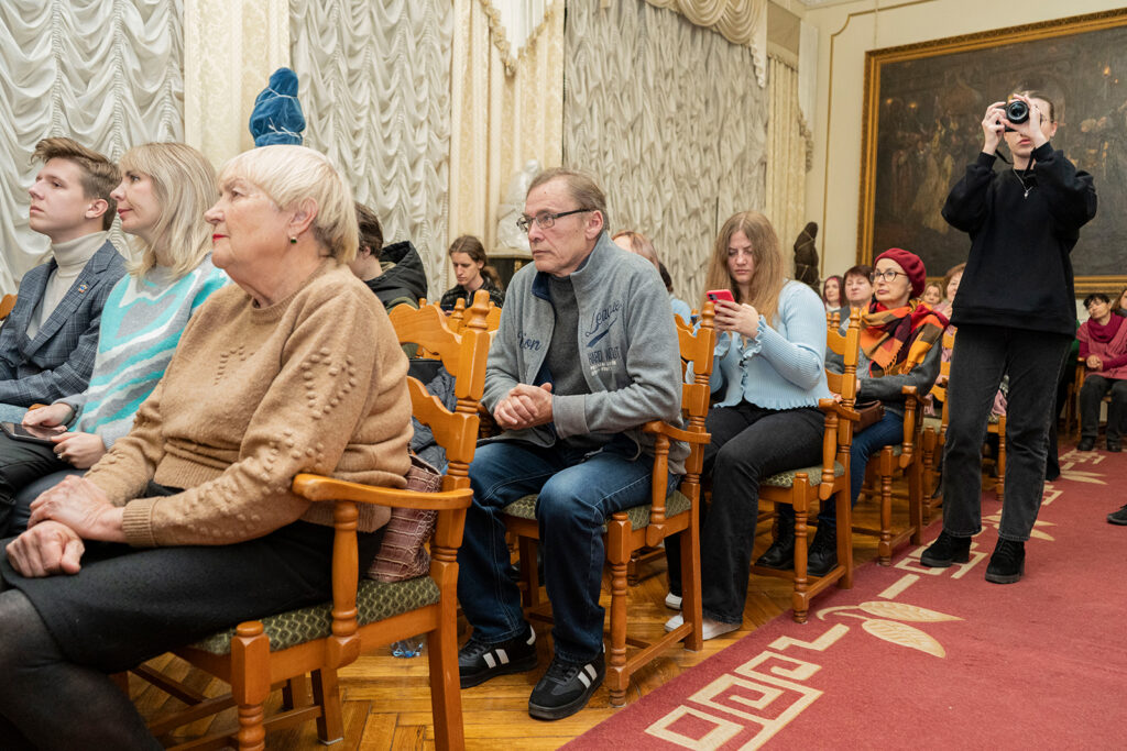 1 3506DSC09688 - ПроЩО: історії, які надихають в часи війні